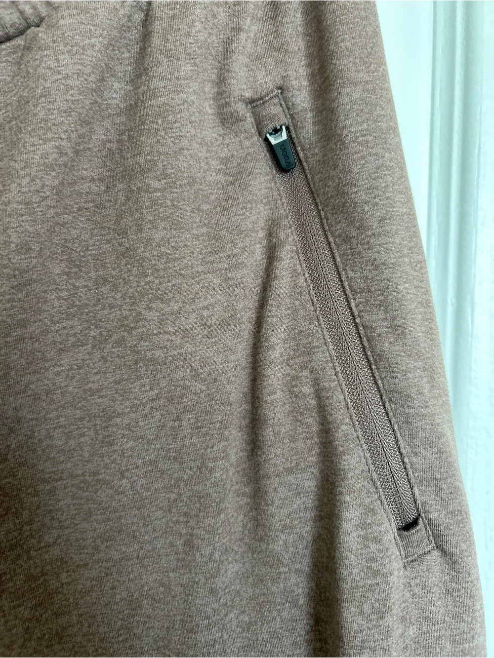 Vuori Men's Dark Brown Drawstring Joggers